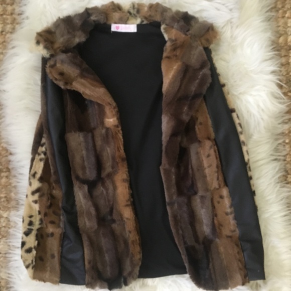 On Hold !! Faux Fur Vest (can fit ladies’ size S- L too) - Picture 3 of 4